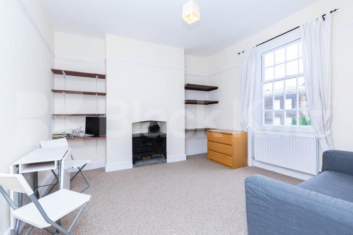 Bright and airy one bedroom flat set on top floor of a period conversion Stamford Road, Dalston